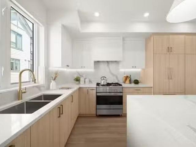 Condo for sale in Surrey, British Columbia