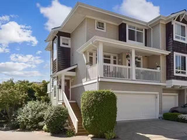 Condo for sale in Surrey, British Columbia