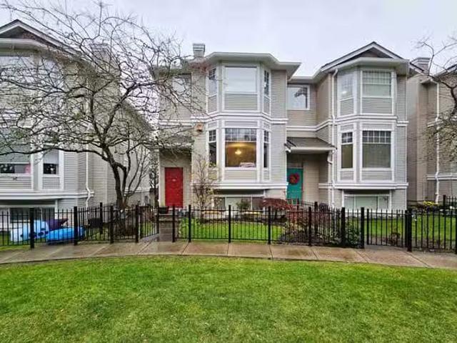 Condo for sale in Surrey, British Columbia