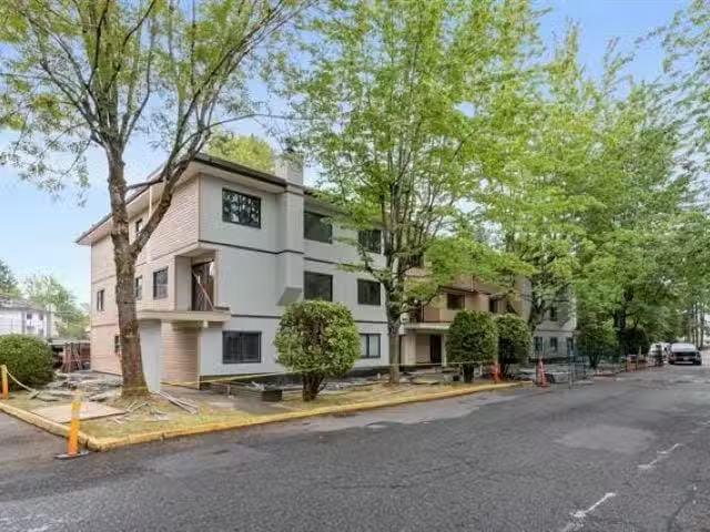 Condo for sale in Surrey, British Columbia
