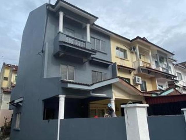 Townhouse for sale in Cheng, Malaka
