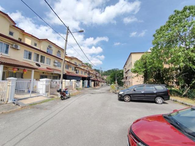 Townhouse for sale in Seri Kembangan, Majlis Bandaraya Subang Jaya