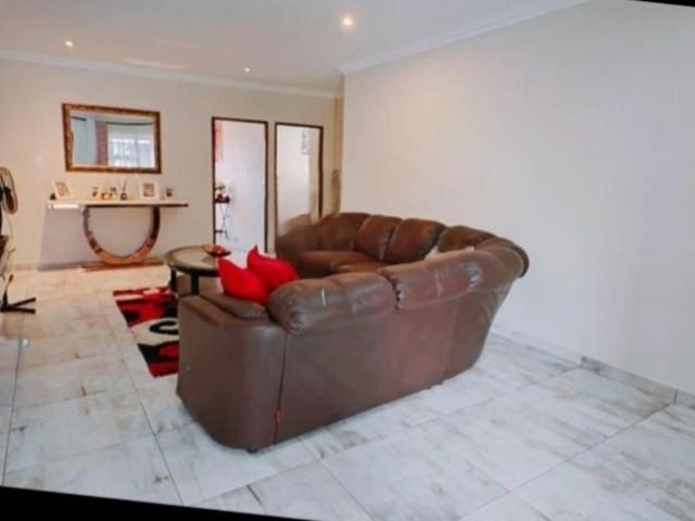 House for sale in Akasia