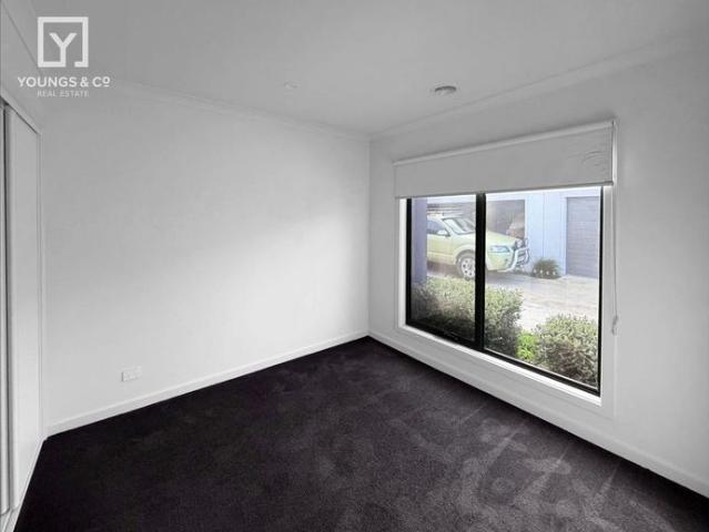 Townhouse for rent in Kaarimba, Victoria