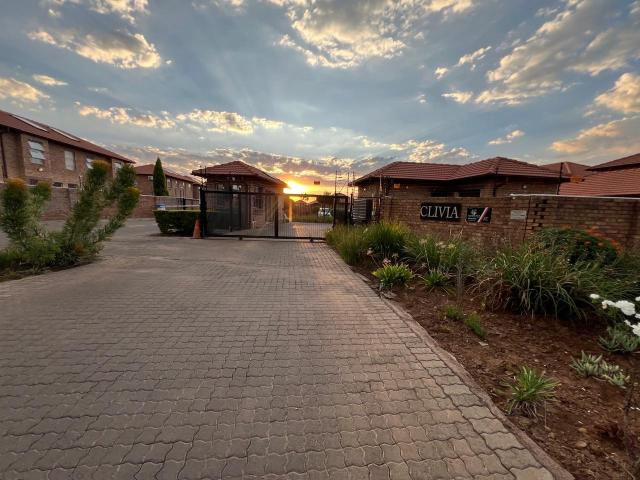 Townhouse for sale in Waterkloof, Gauteng