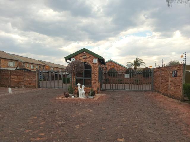 Townhouse for sale in Waterkloof, Gauteng