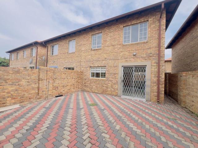 Townhouse for sale in Waterkloof, Gauteng