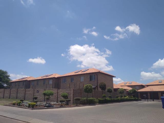 Townhouse for sale in Waterkloof, Gauteng
