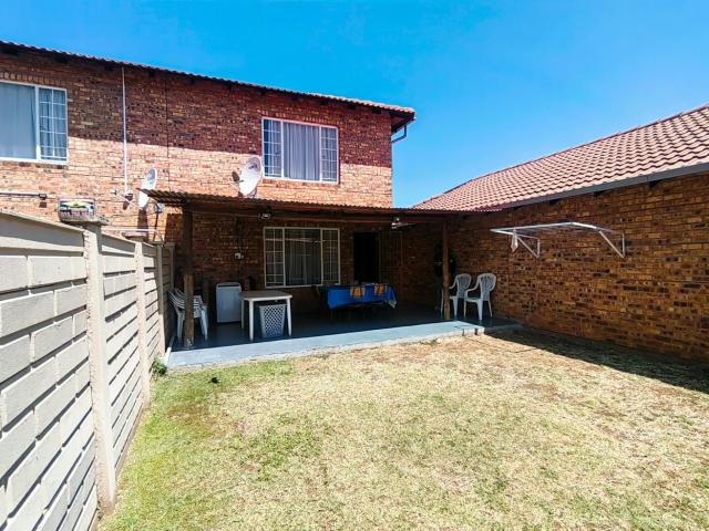 Townhouse for sale in Waterkloof, Gauteng