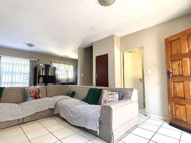 Townhouse for sale in Waterkloof, Gauteng