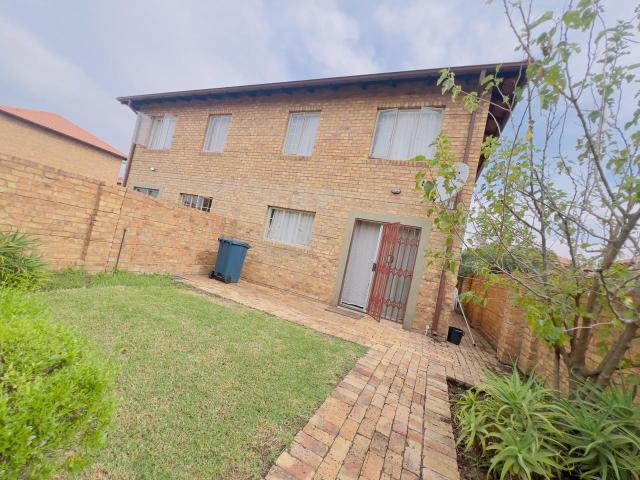 Townhouse for sale in Waterkloof, Gauteng