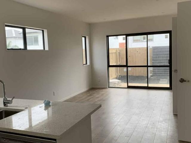 Townhouse for rent in Blockhouse Bay, Oroua County