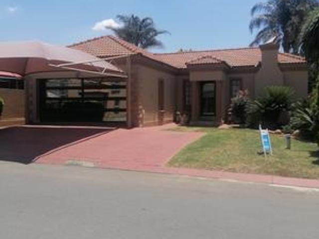 Townhouse for sale in Ekurhuleni, Gauteng