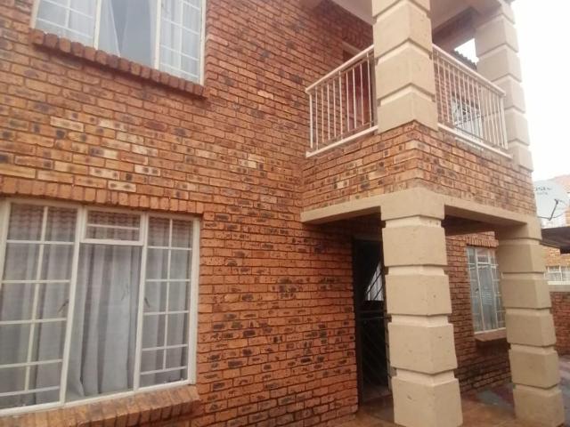 Townhouse for sale in Waterkloof, Gauteng