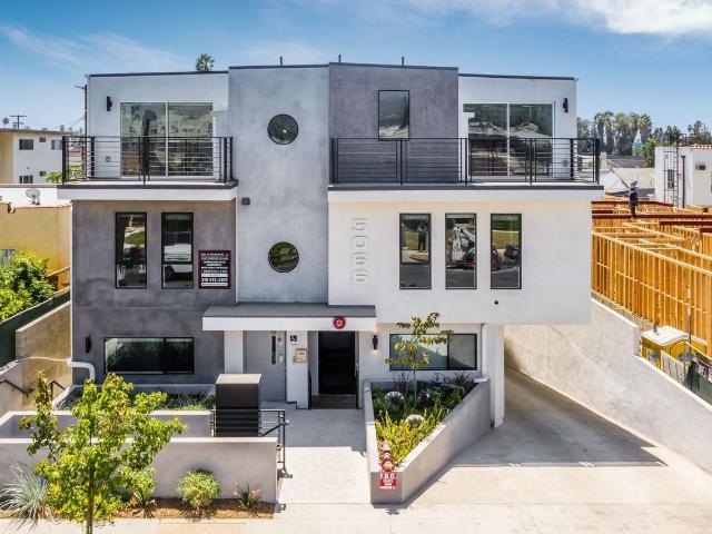 Apartment for rent in Canoga Park, California