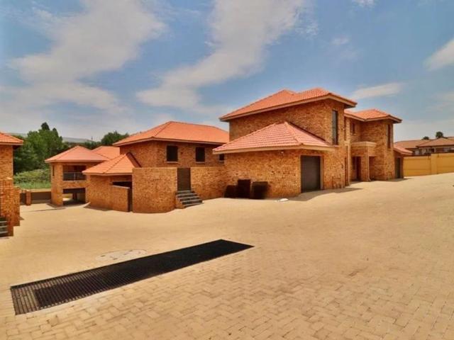 Townhouse for sale in Ekurhuleni, Gauteng