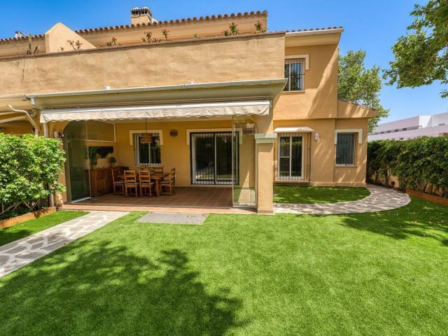 Casa en alquiler en Rícmar, Costa del Sol Occidental