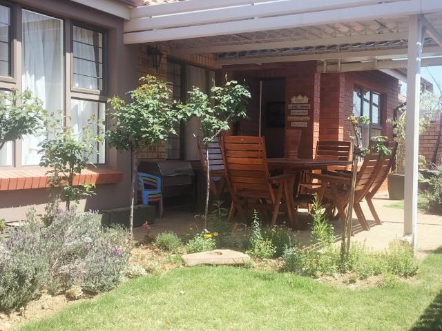 Townhouse for sale in Waterkloof, Gauteng