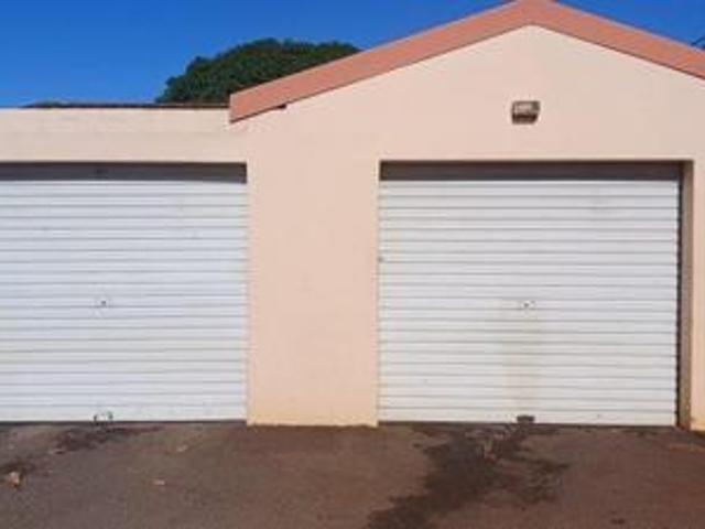 Townhouse for rent in Queensburgh, Kwazulu-natal
