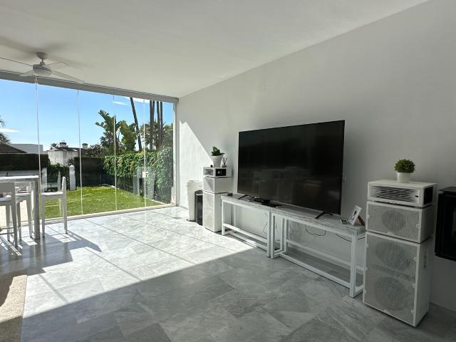 Casa en alquiler en Barriada Islas Canarias, Costa del Sol Occidental