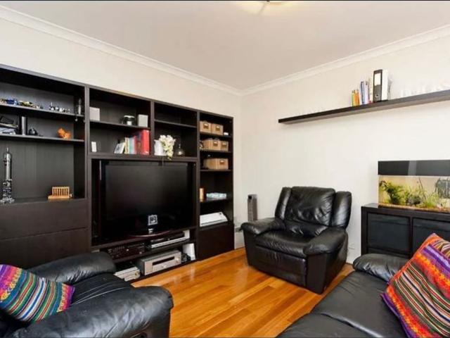 Townhouse for rent in Glendalough, City of Stirling