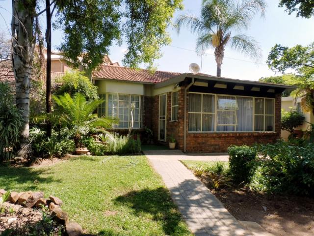 Townhouse for sale in Waterkloof, Gauteng