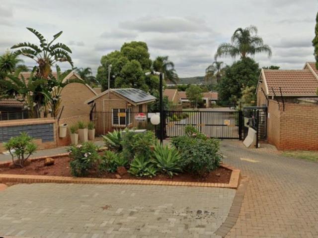 Townhouse for sale in Waterkloof, Gauteng
