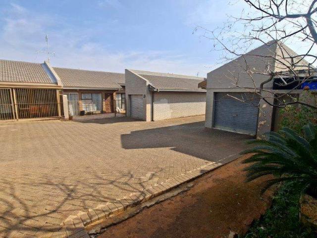 Townhouse for sale in Bloemfontein, Free State