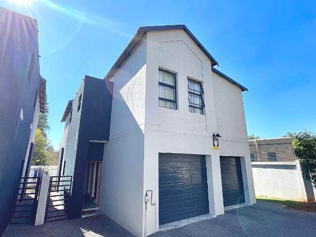 Townhouse for sale in Waterkloof, Gauteng