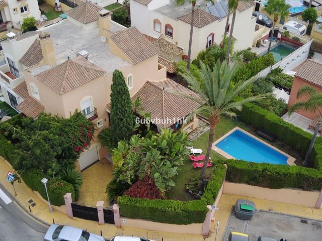 Casa en alquiler en Rícmar, Costa del Sol Occidental
