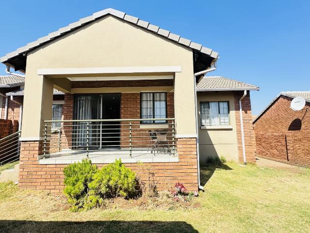 Townhouse for sale in Waterkloof, Gauteng