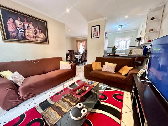 Townhouse for sale in Waterkloof, Gauteng