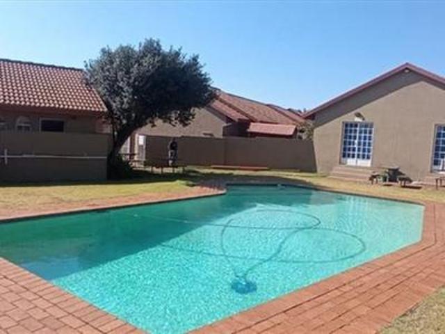 Townhouse for sale in Ekurhuleni, Gauteng
