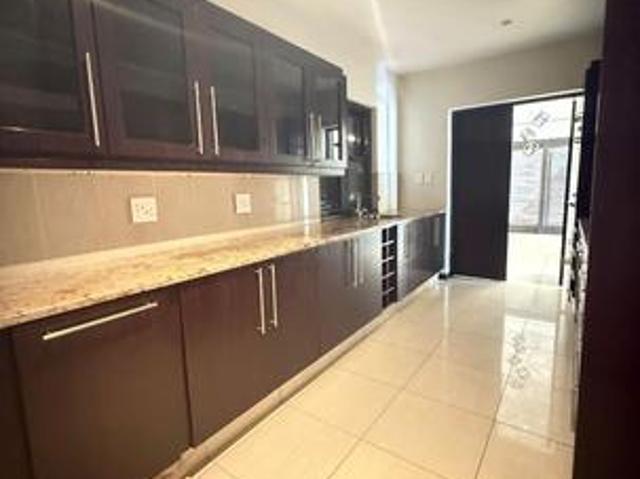 Townhouse for sale in Johannesburg, City of Johannesburg Metropolitan Municipality