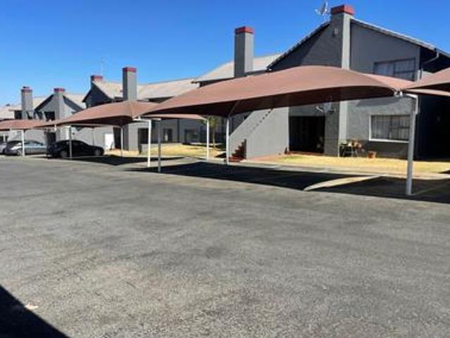 Townhouse for sale in Vosloorus, Gauteng