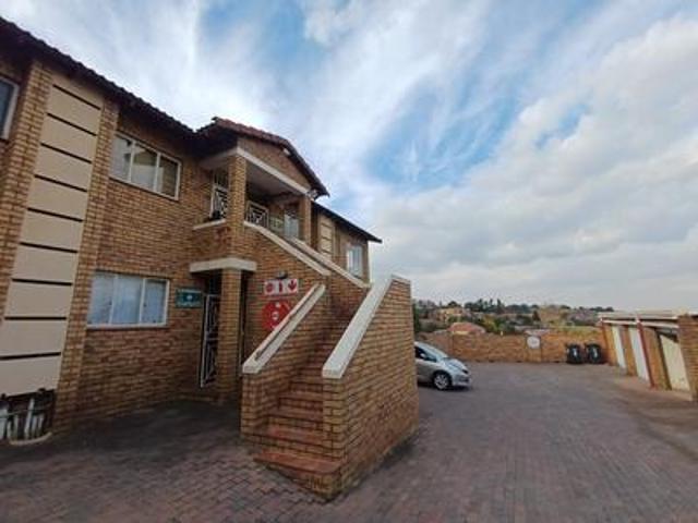 Townhouse for sale in Vosloorus, Gauteng