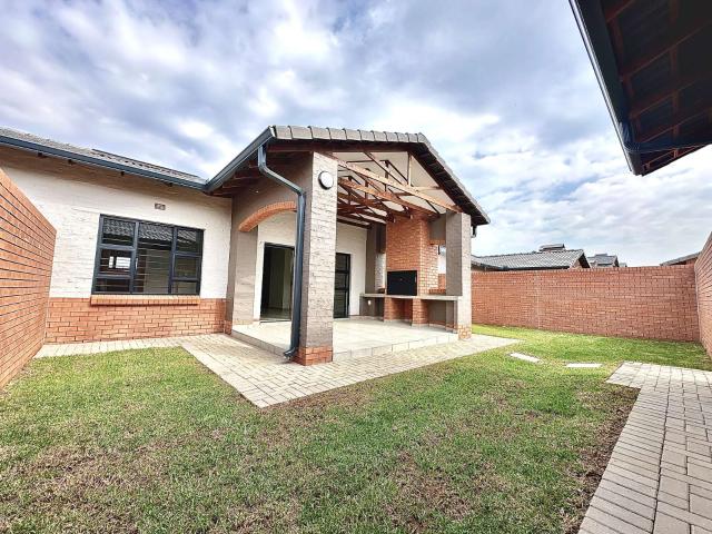 Townhouse for sale in Waterkloof, Gauteng