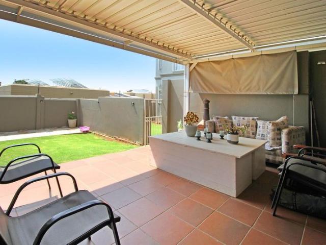 Townhouse for sale in Johannesburg, West