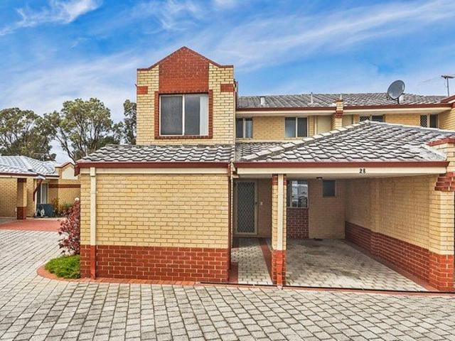 Townhouse for rent in Waikiki, Western Australia
