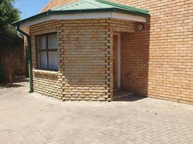 Townhouse for rent in Ladybrand, Mantsopa Local Municipality