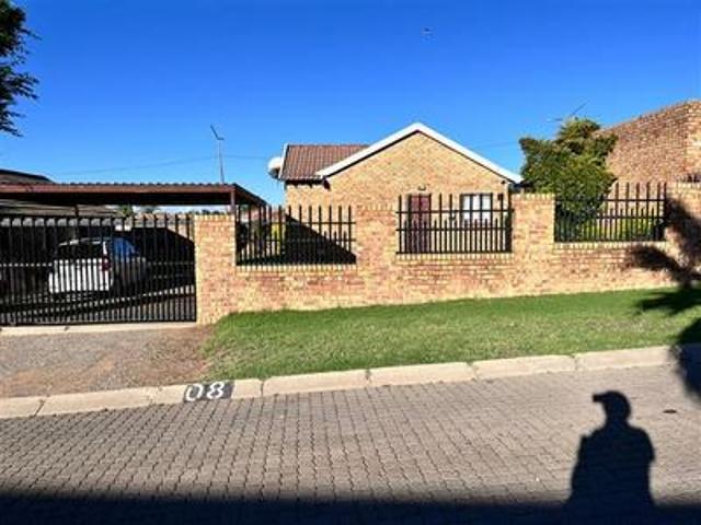 Townhouse for sale in Ekurhuleni, Gauteng
