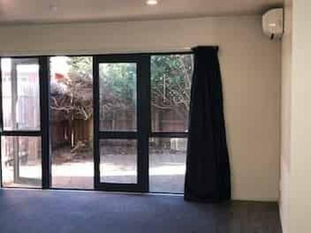 Townhouse for rent in Addington, Canterbury