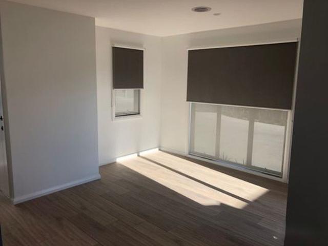 Townhouse for rent in Hampton Park, Melbourne