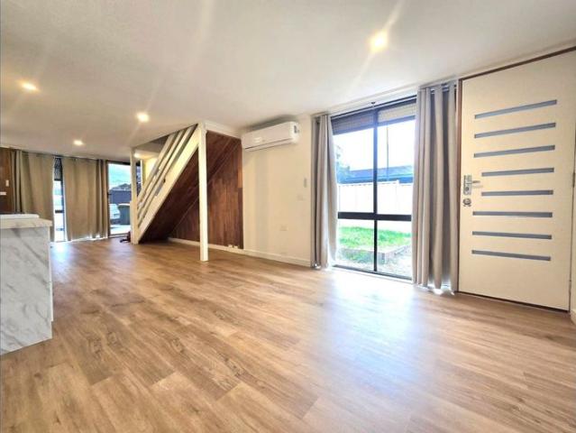 Townhouse for rent in St Albans, Melbourne
