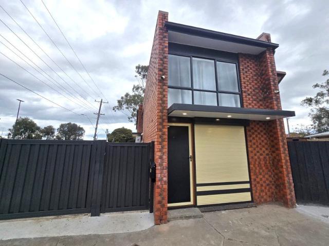 Townhouse for rent in St Albans, Melbourne