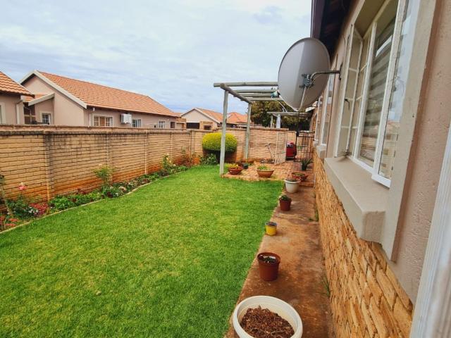 Townhouse for sale in Akasia, Gauteng