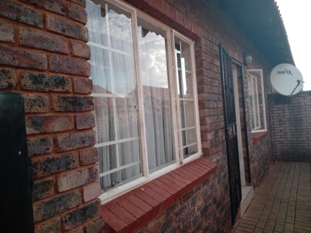 Townhouse for sale in Akasia, Gauteng