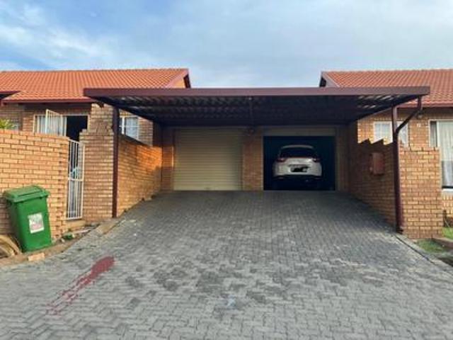 Townhouse for rent in The Reeds, Centurion