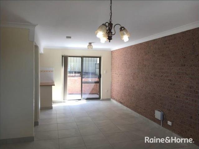 Townhouse for rent in Mangerton, Wollongong City Council