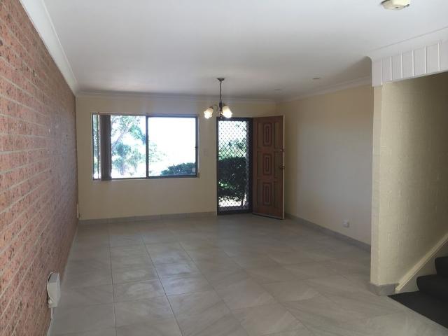 Townhouse for rent in Mangerton, Wollongong City Council